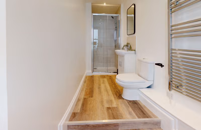 Room in a 11 Bedroom Apartment, Whiteladies Rd, Clifton, Bristol BS8 2QN - Bristol, England, United Kingdom - Bedroom 1 Gold - Bathroom