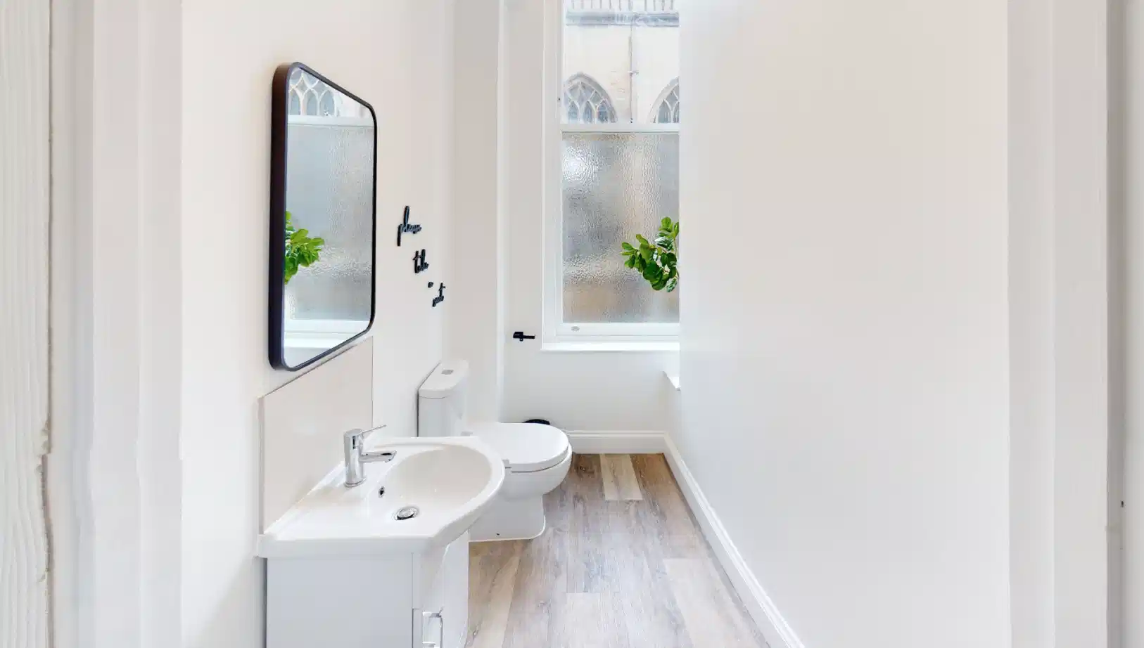 Bedroom 1 Silver - Bathroom?w=400&h=260&fit=crop&q=40&auto=format&trim=auto