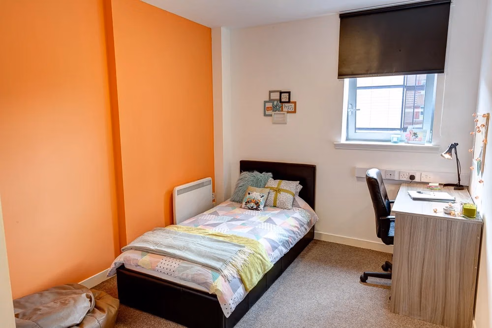 Common Area?w=400&h=260&fit=crop&q=40&auto=format&trim=auto