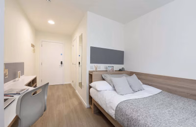 Amenities?w=400&h=260&fit=crop&q=40&auto=format&trim=auto