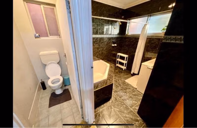 Bedroom?w=400&h=260&fit=crop&q=40&auto=format&trim=auto
