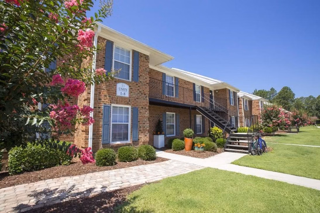 Amenities?w=400&h=260&fit=crop&q=40&auto=format&trim=auto