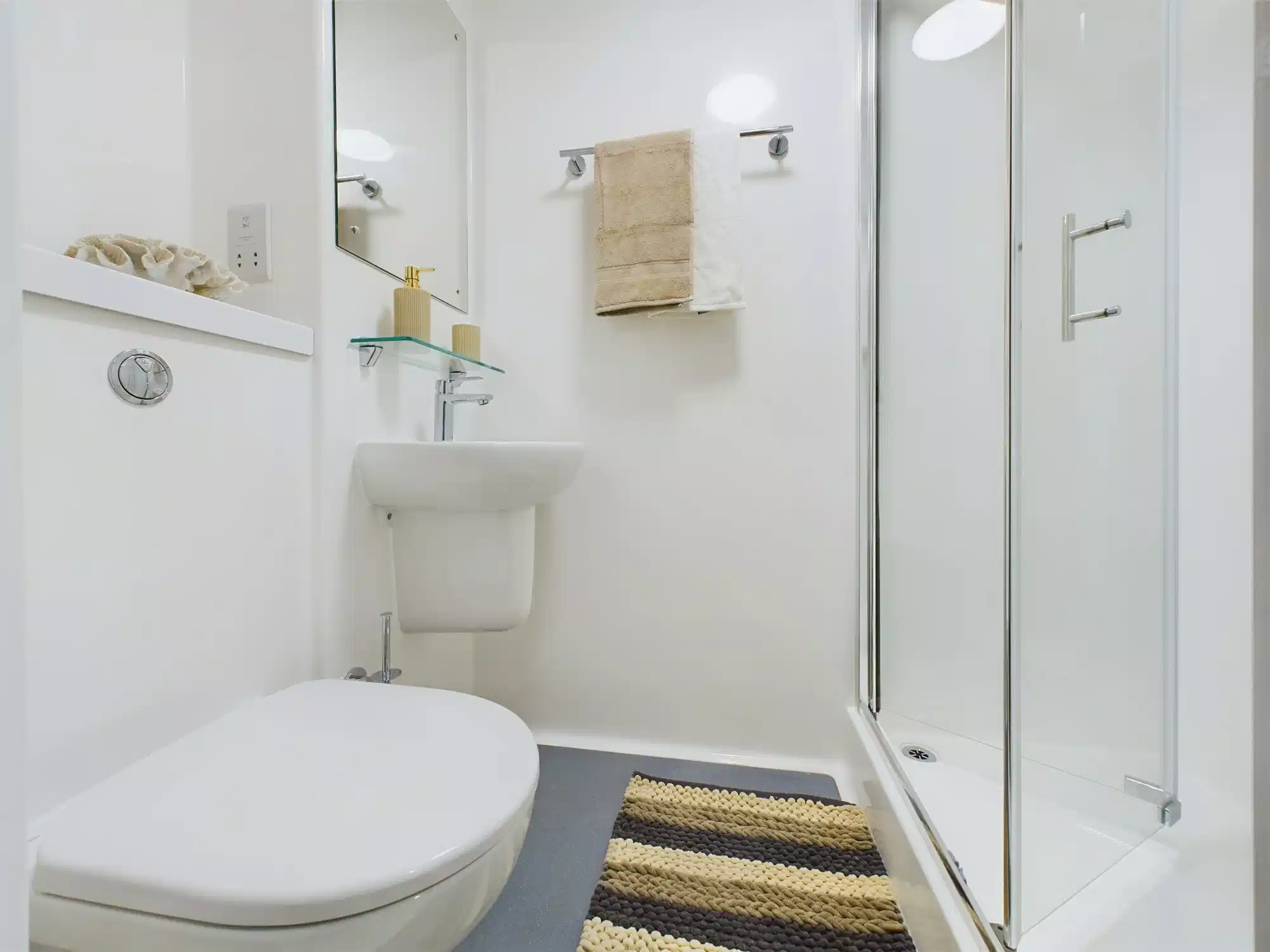 Exterior?w=400&h=260&fit=crop&q=40&auto=format&trim=auto