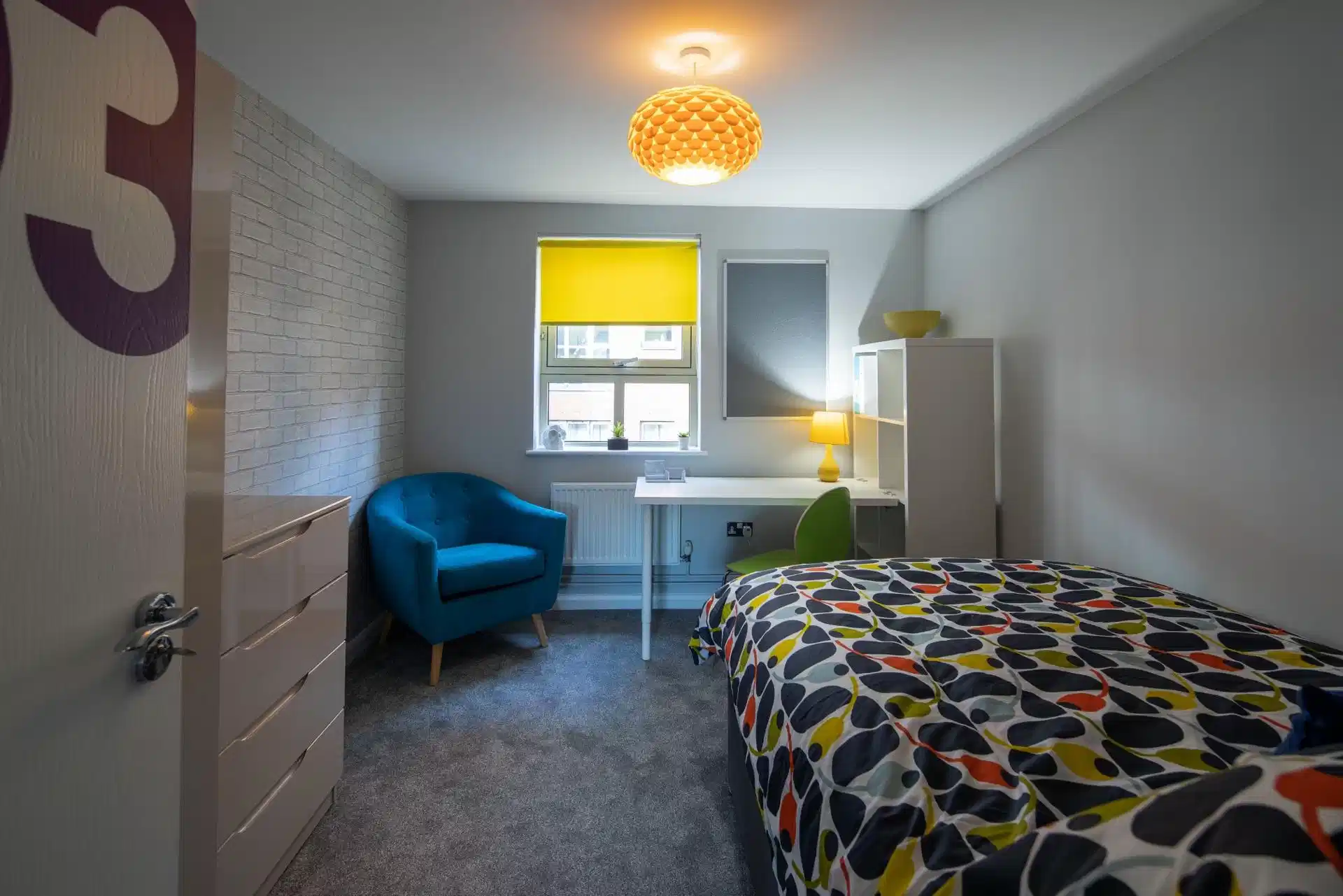 Common Area?w=400&h=260&fit=crop&q=40&auto=format&trim=auto