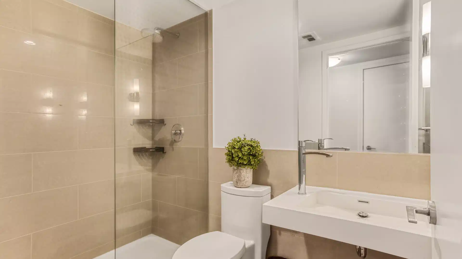 Bedroom?w=400&h=260&fit=crop&q=40&auto=format&trim=auto