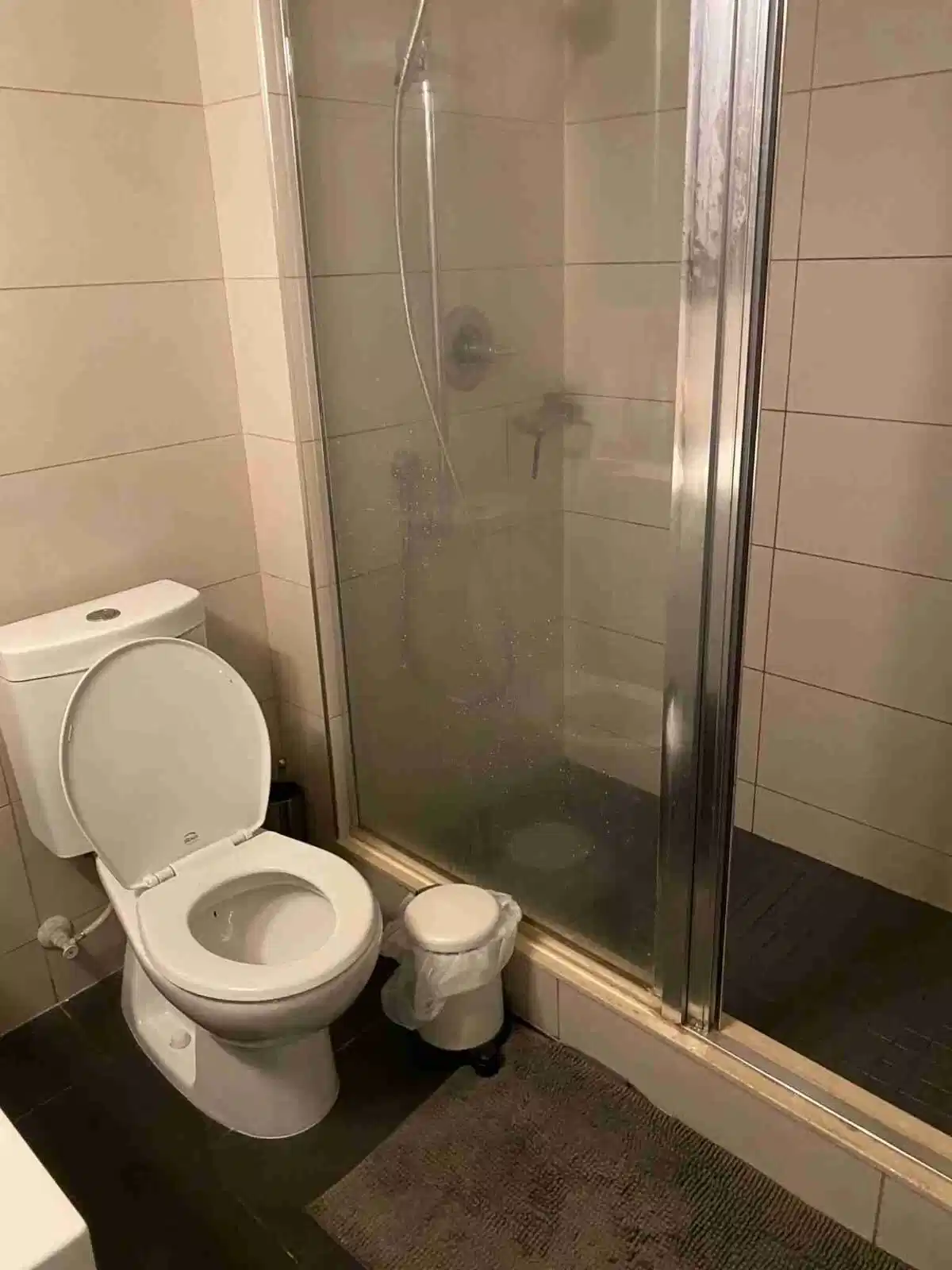 Kitchen?w=400&h=260&fit=crop&q=40&auto=format&trim=auto