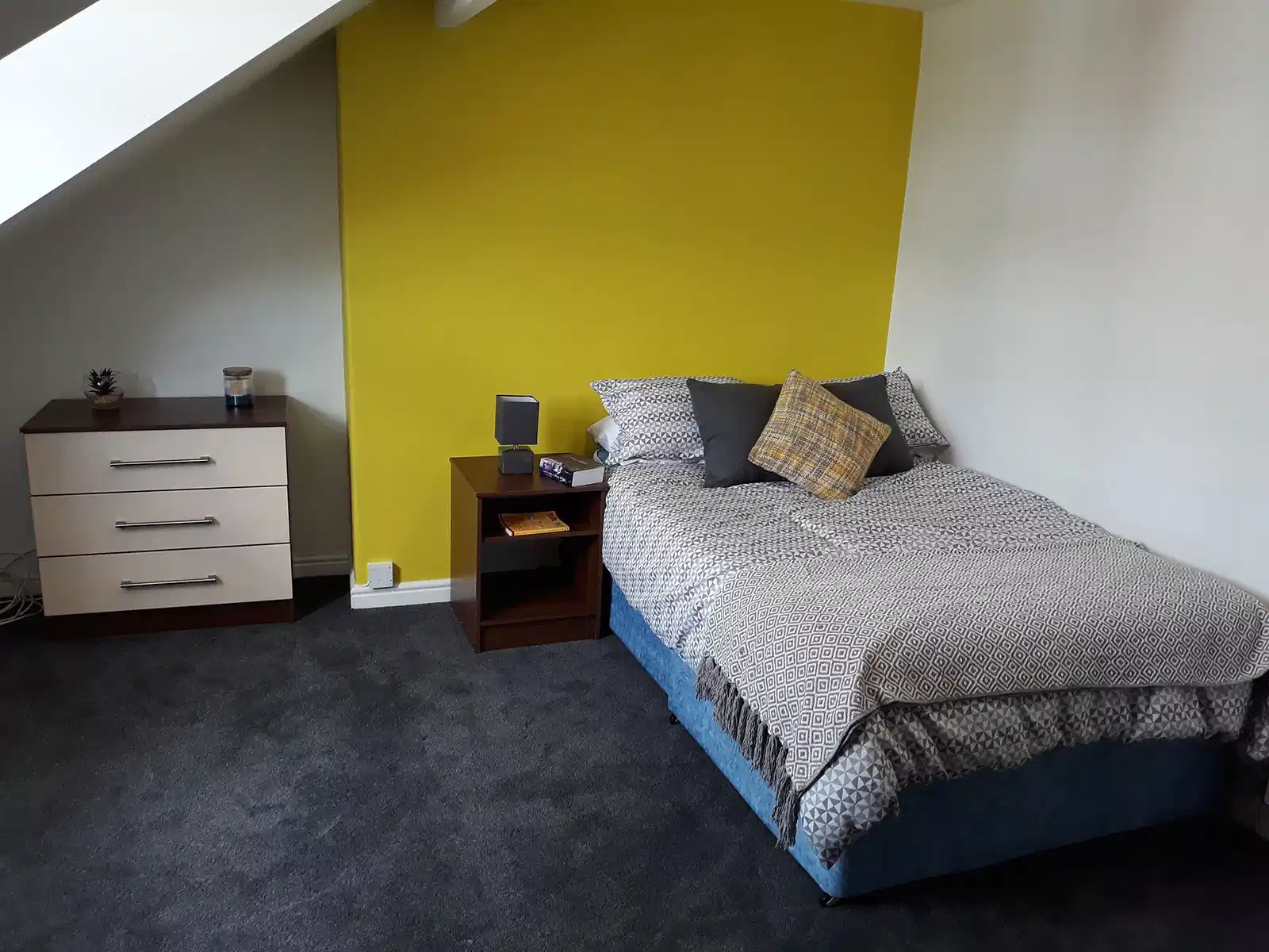 Room in a 6 Bedroom Apartment, 12 Woodlands Road, Middlesbrough - Middlesbrough, England, United Kingdom - Bedroom 2 - Bedroom