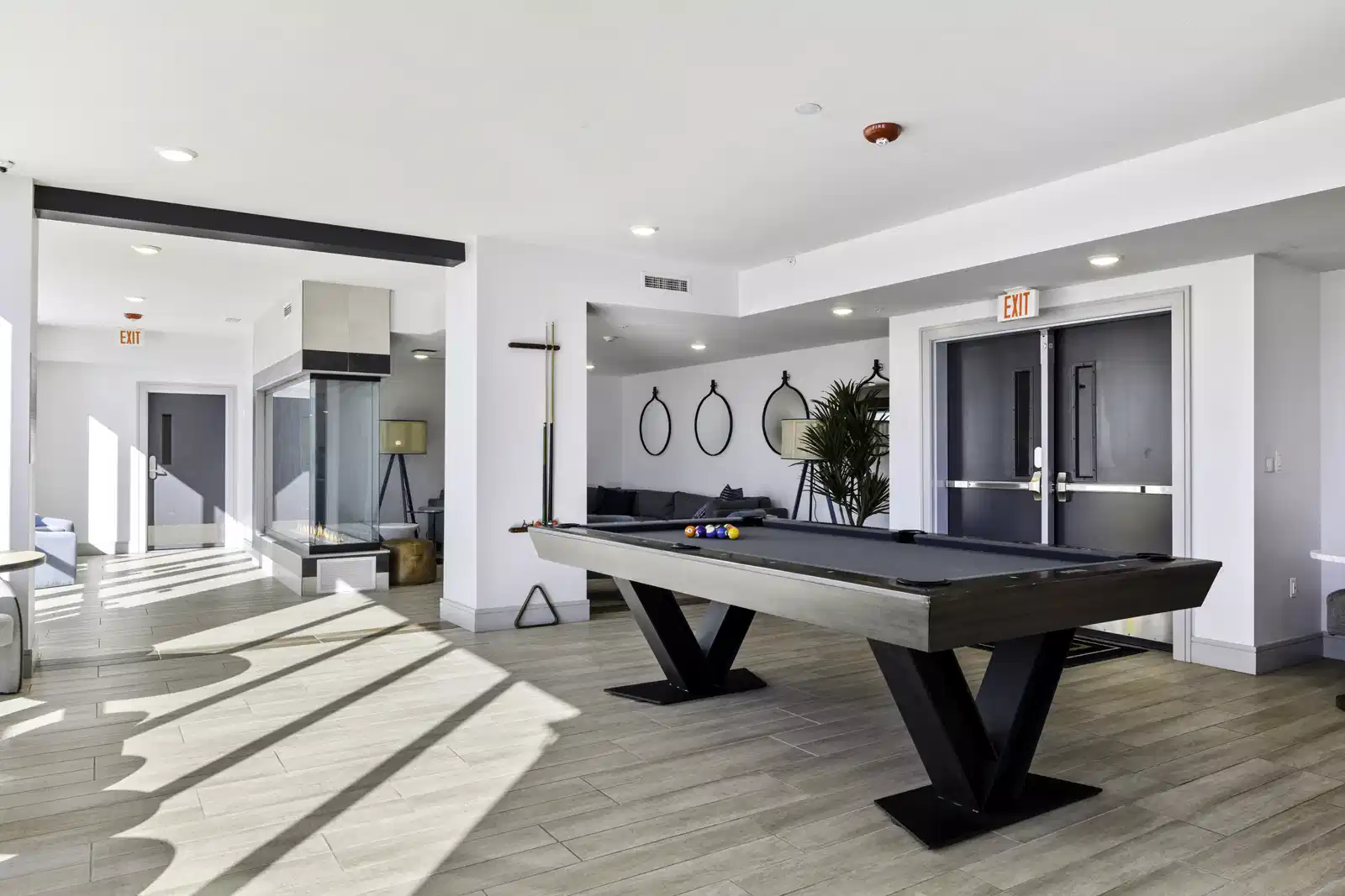 Amenities?w=400&h=260&fit=crop&q=40&auto=format&trim=auto