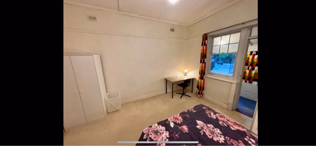 Room in 7 Bedroom Apartment, 32 Godfrey Terrace, Leabrook, City of Burnside, 5068 (Room 1) - Adelaide, South Australia, Australia - Bedroom 2 - Amenities