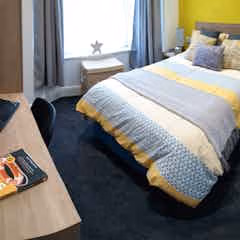 5 Bedrooms - Bedroom?w=400&h=260&fit=crop&q=40&auto=format&trim=auto