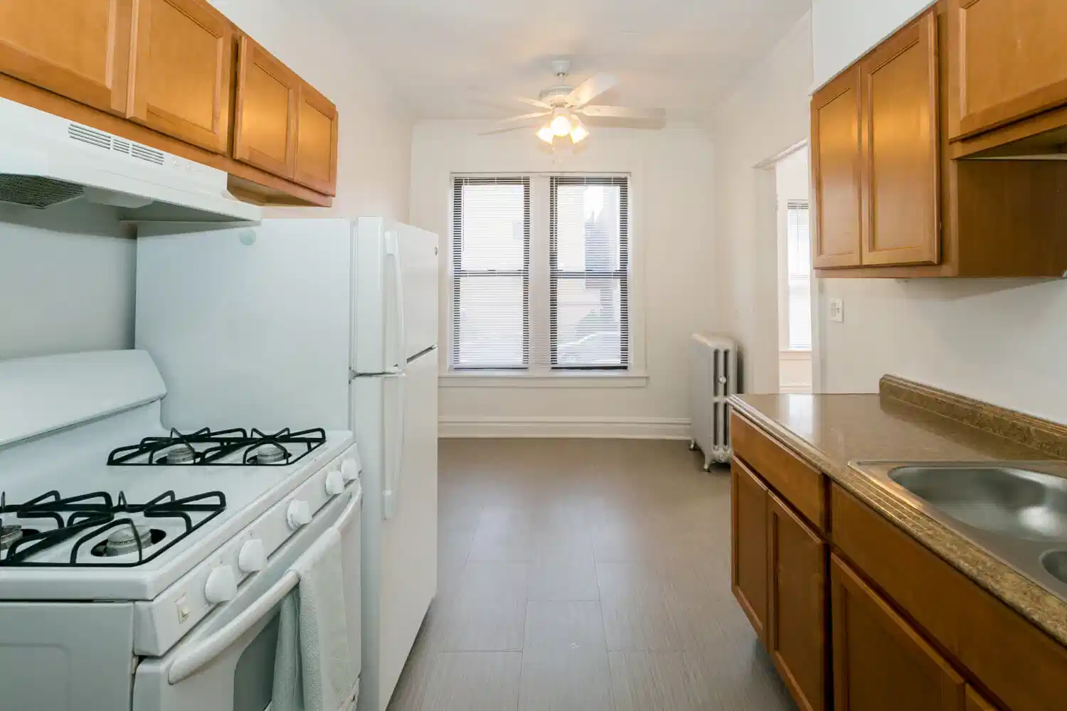 Exterior?w=400&h=260&fit=crop&q=40&auto=format&trim=auto