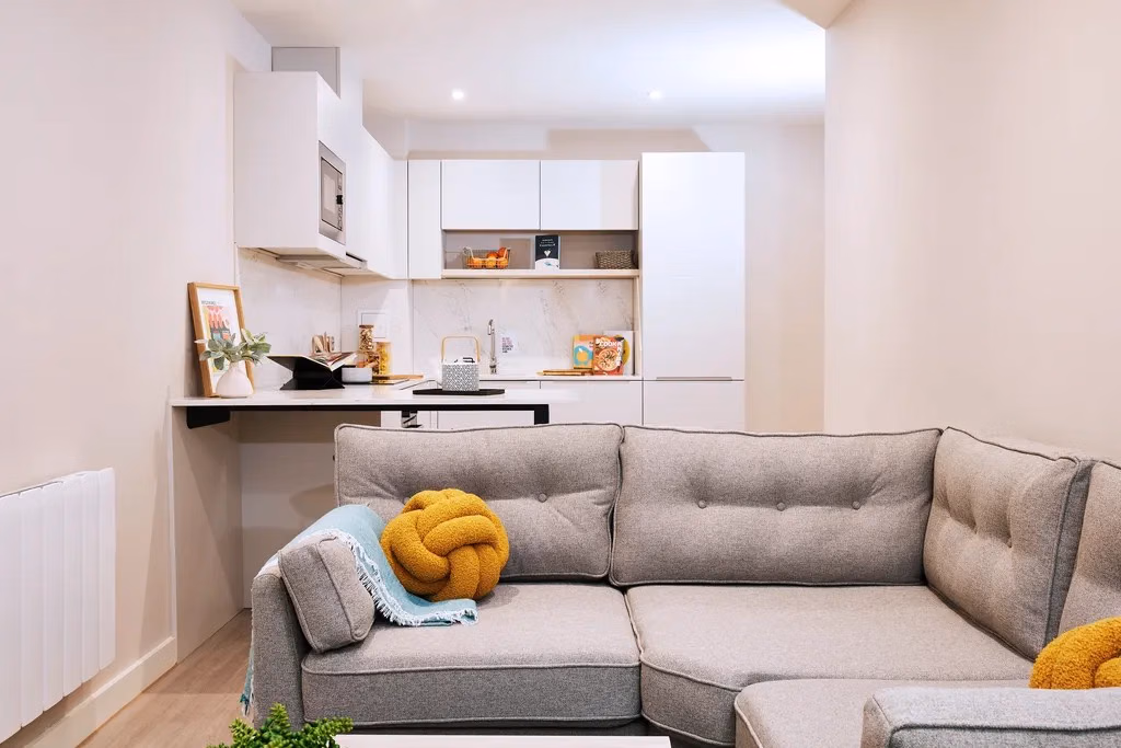 Amenities?w=400&h=260&fit=crop&q=40&auto=format&trim=auto