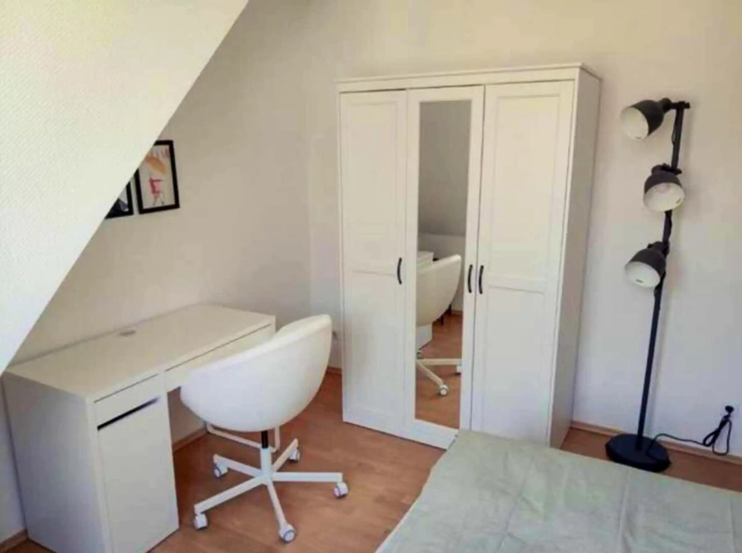 Kitchen?w=400&h=260&fit=crop&q=40&auto=format&trim=auto