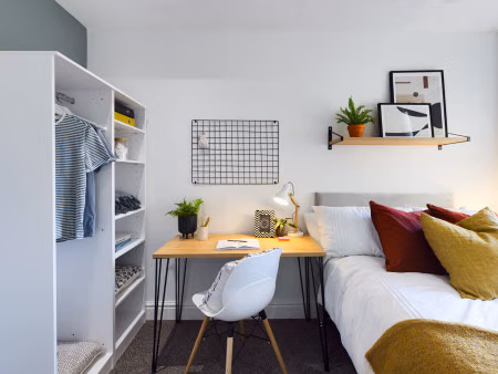  Room in a 9 Bedroom Apartment, Uttoxeter New Rd, Derby DE22 3JB - Derby, England, United Kingdom - Bedroom 1 - Amenities