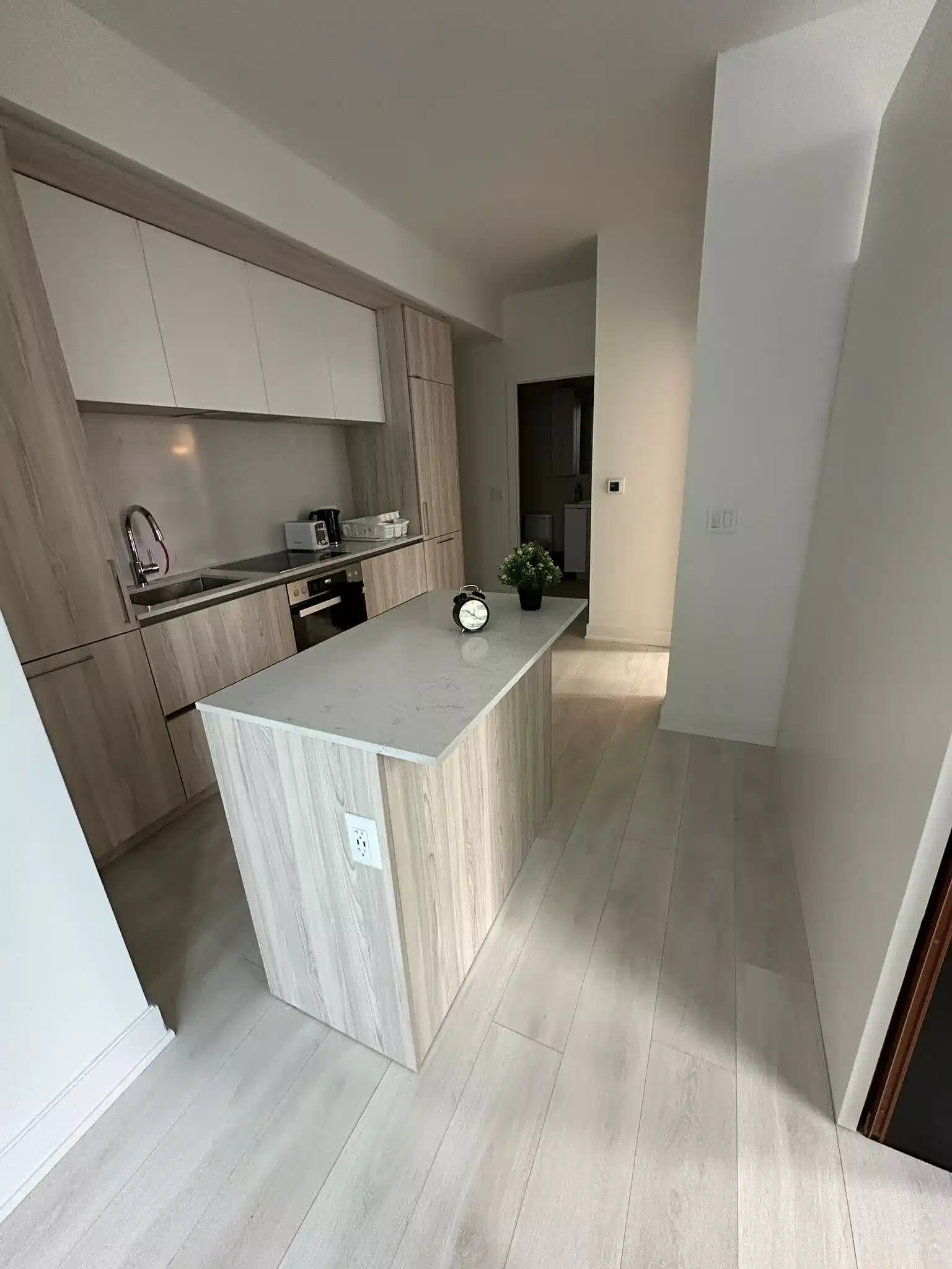 Kitchen?w=400&h=260&fit=crop&q=40&auto=format&trim=auto