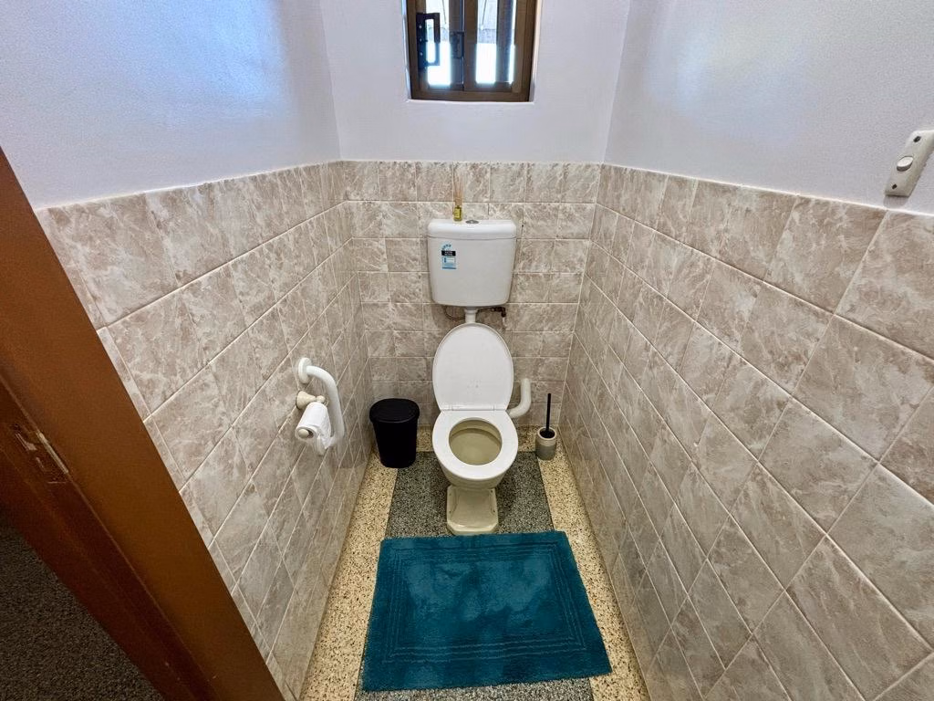 Room 4 - Bedroom?w=400&h=260&fit=crop&q=40&auto=format&trim=auto