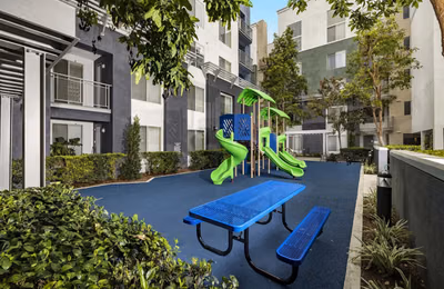 2801 Main St, Irvine - Irvine, California, United States - Amenities